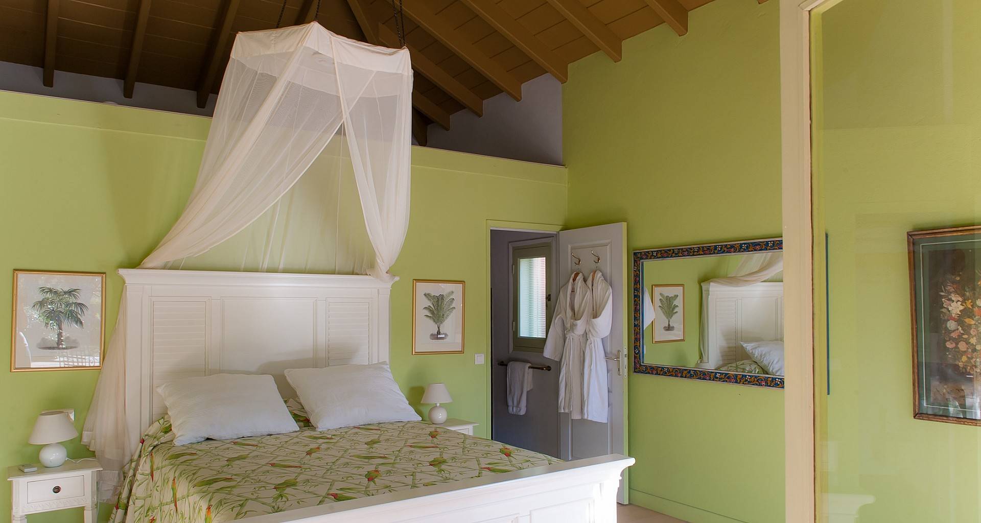 Villa African Queen Bedroom 1