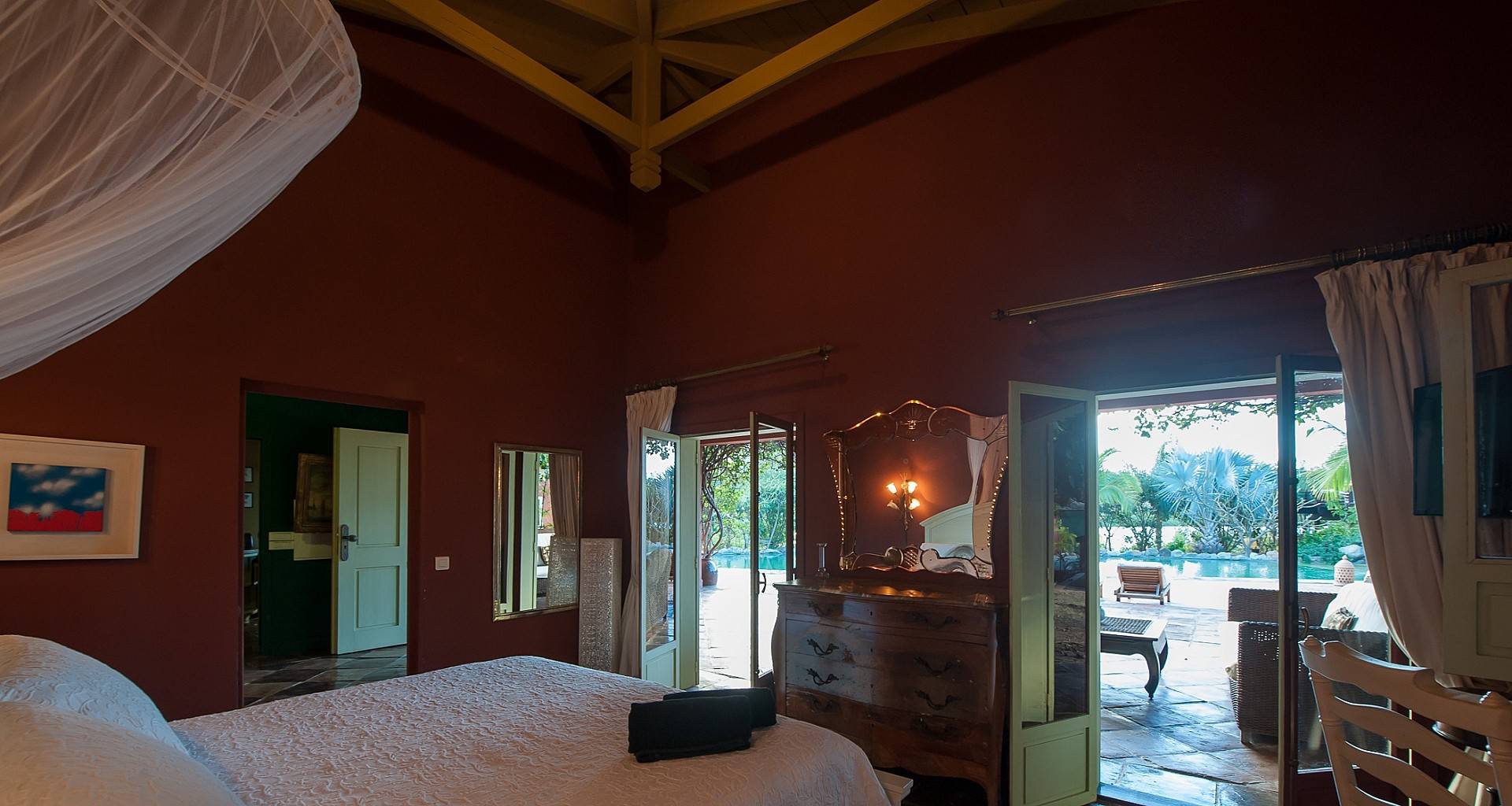 Villa African Queen Bedroom 3